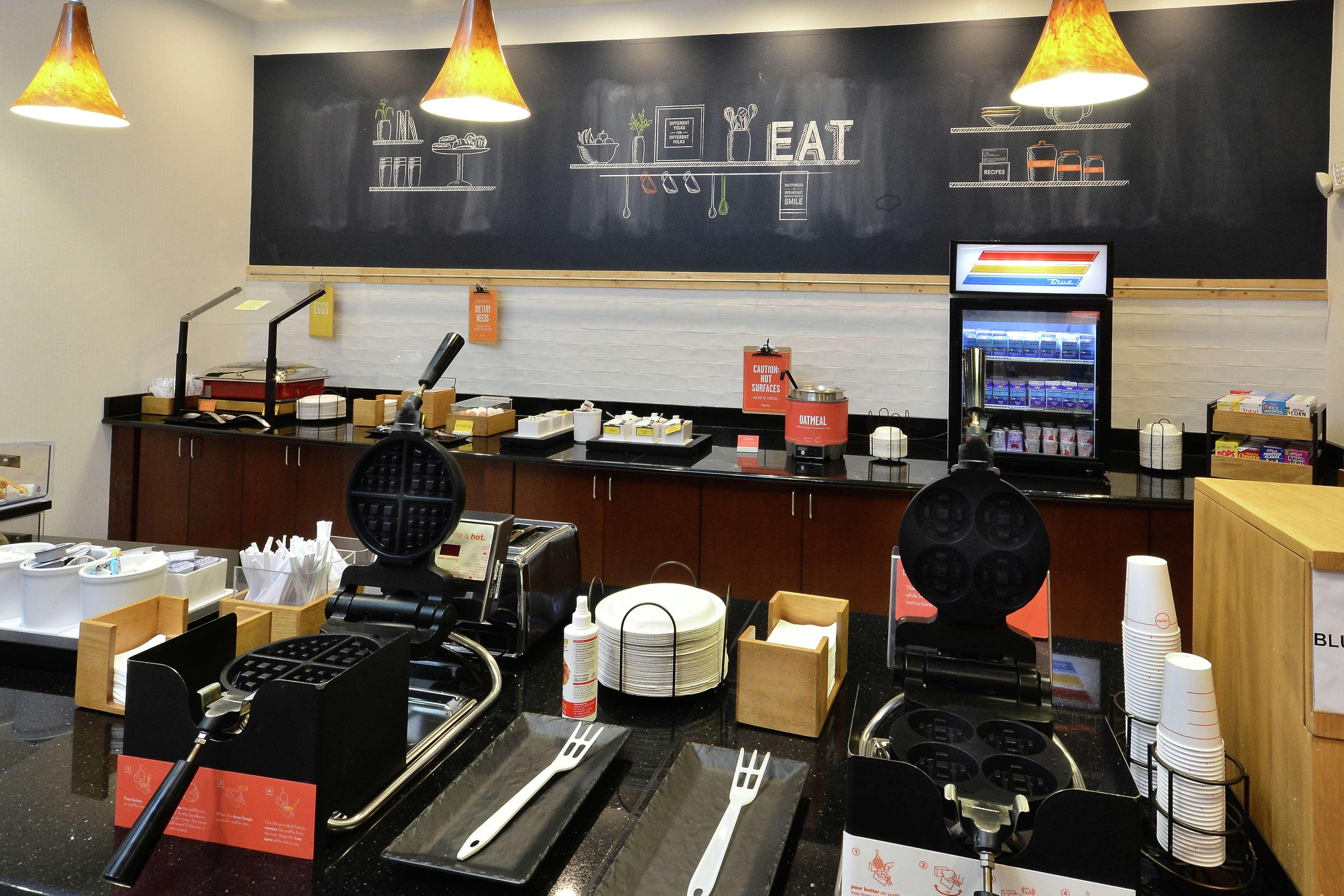 莱利/都林机场汉普顿酒店 莫里斯维尔 外观 照片